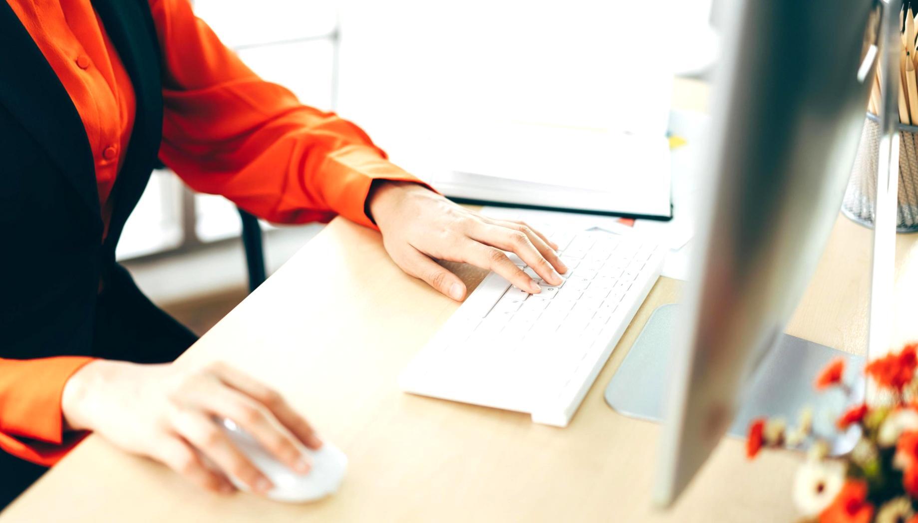Financial analysis workspace showing industry research tools